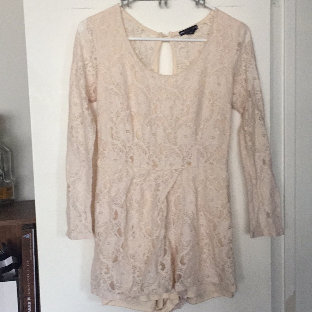 Cream lace romper. Perfect for photo shoots - Picture 2 of 6